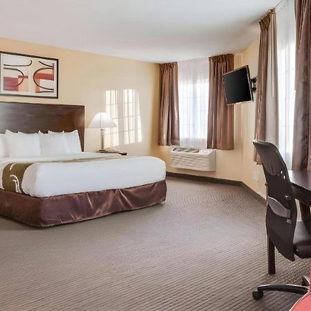 Quality Inn & Suites Арбор Экстерьер фото