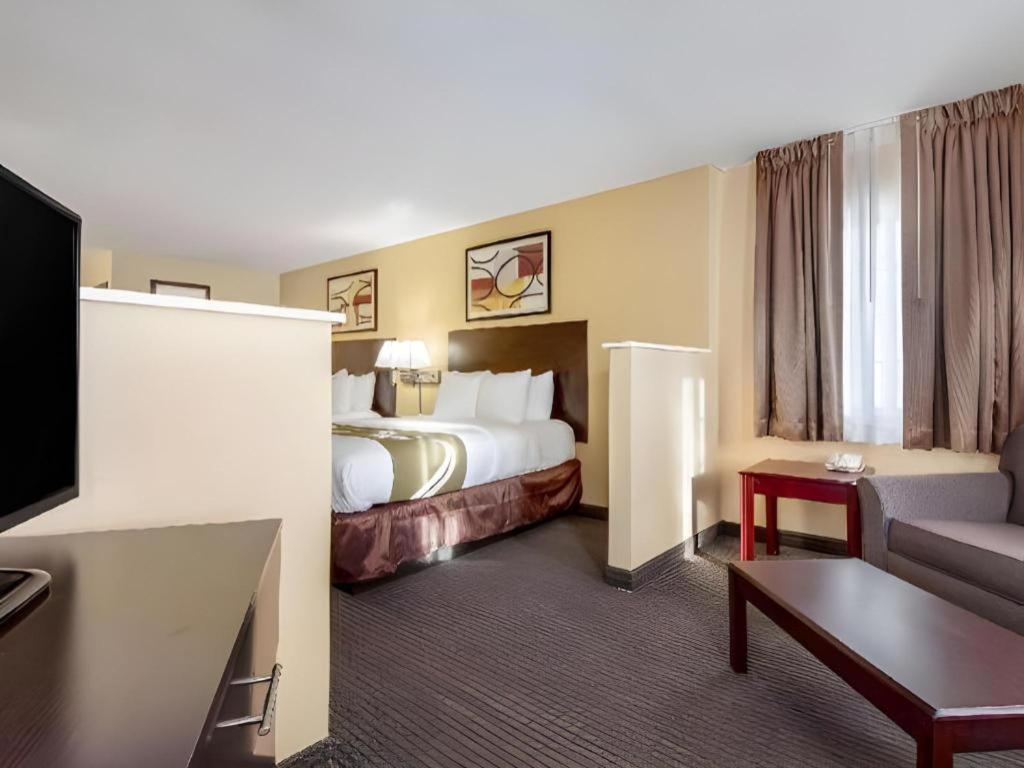 Quality Inn & Suites Арбор Экстерьер фото