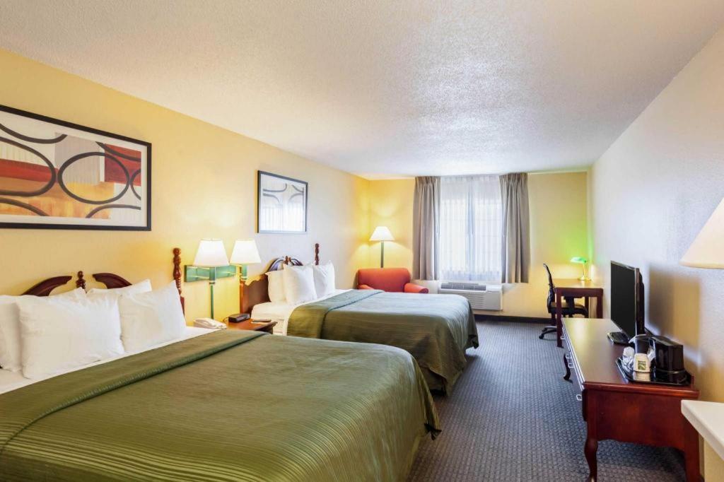Quality Inn & Suites Арбор Экстерьер фото