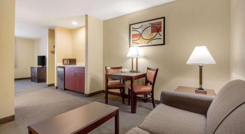 Quality Inn & Suites Арбор Экстерьер фото