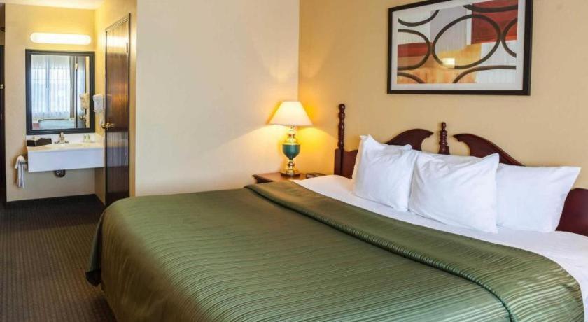 Quality Inn & Suites Арбор Экстерьер фото