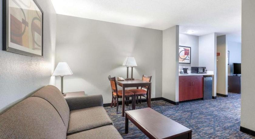Quality Inn & Suites Арбор Экстерьер фото